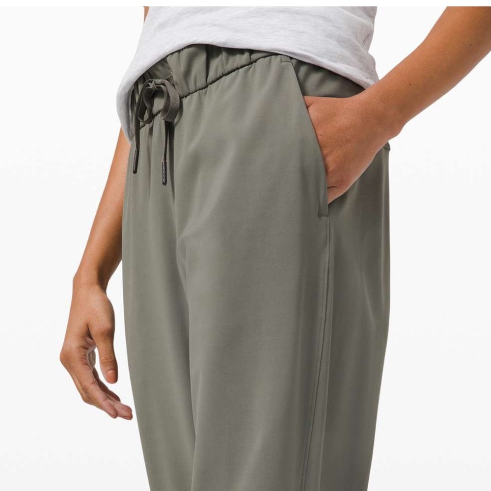 Lululemon Gray On The Fly Pull On Pants Womens Drawstring Elastic Waist Size 2